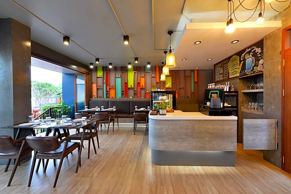 Amphawa Riverfront Hotel