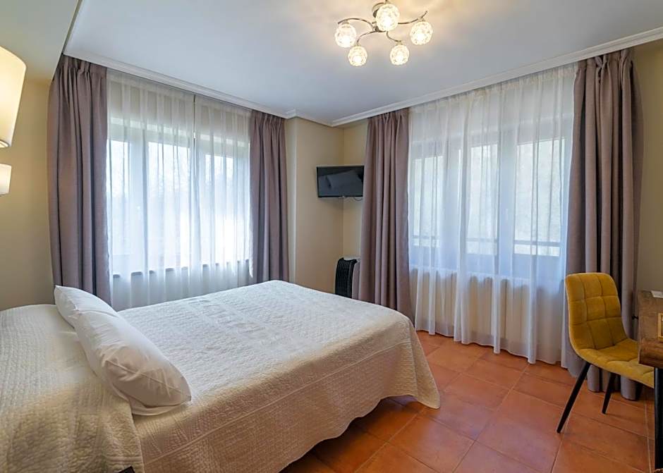 Logis Hotel Restaurante La Casa de Juansabeli