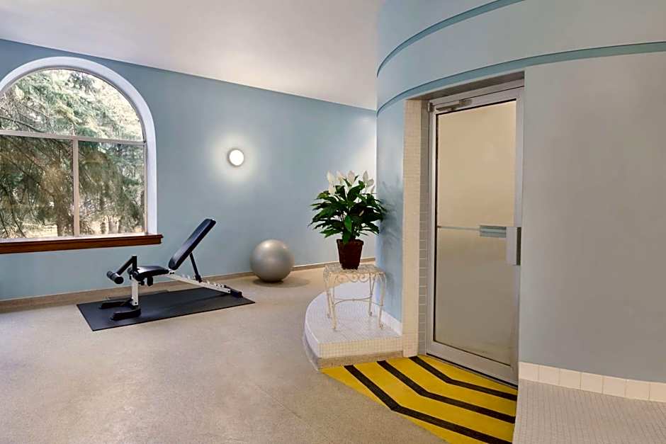 Coast Edmonton Plaza Hotel by APA