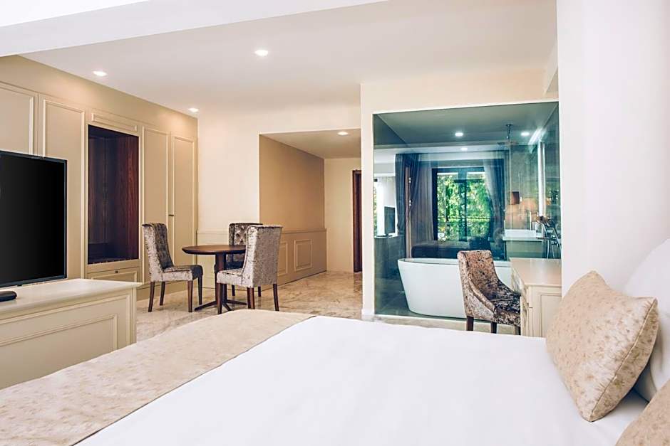 Photo 1 of 6 of Junior Suite