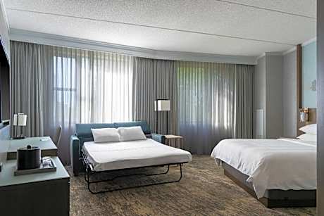 King Suite with Sofa Bed - Hearing Accessible
