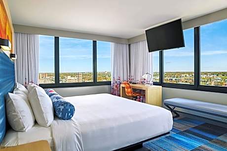 Room, 1 King Bed, Corner