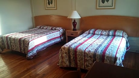 Double Room with Two Queen Beds - Non-Smoking
