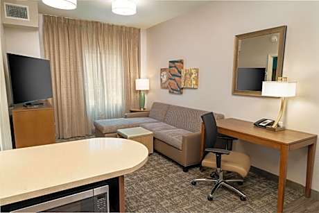 Studio King Suite - Communications Accessible