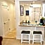Tropical Beach Condo - Pool, Shops, 86" TV, WiFi