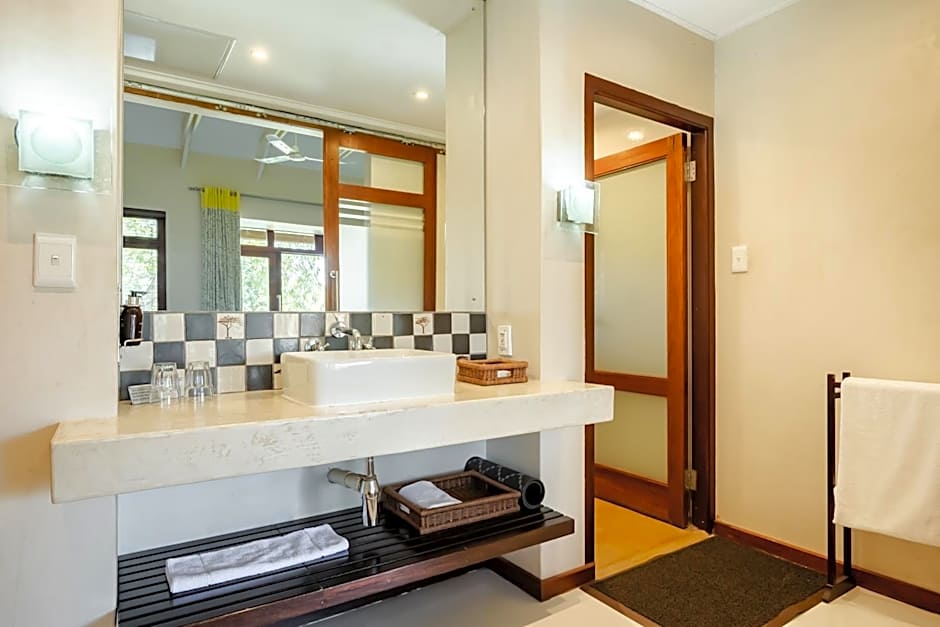 Casterbridge Hollow Boutique Hotel