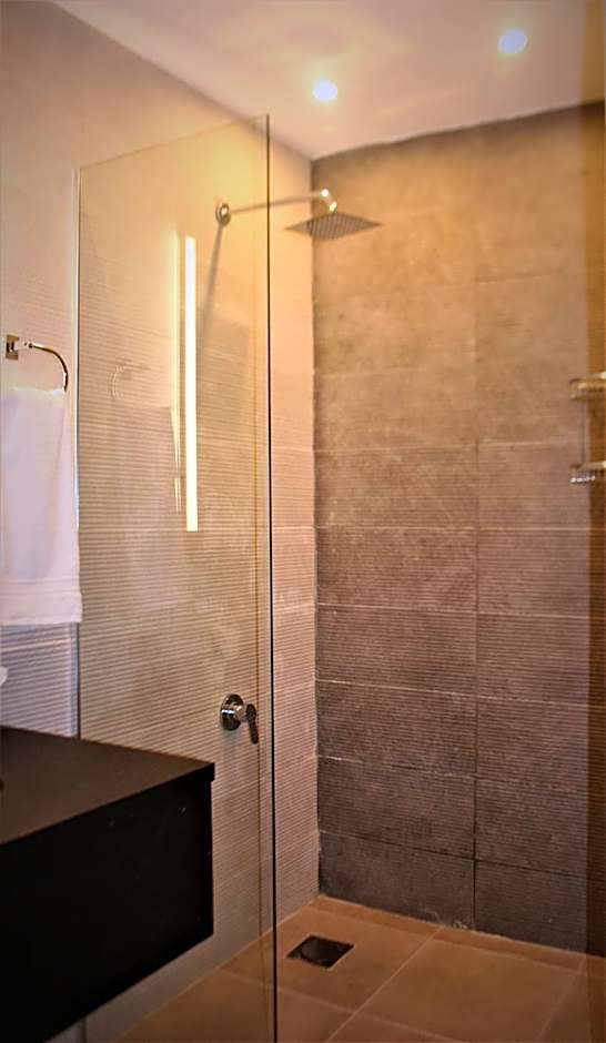 New MerryLand Hotel