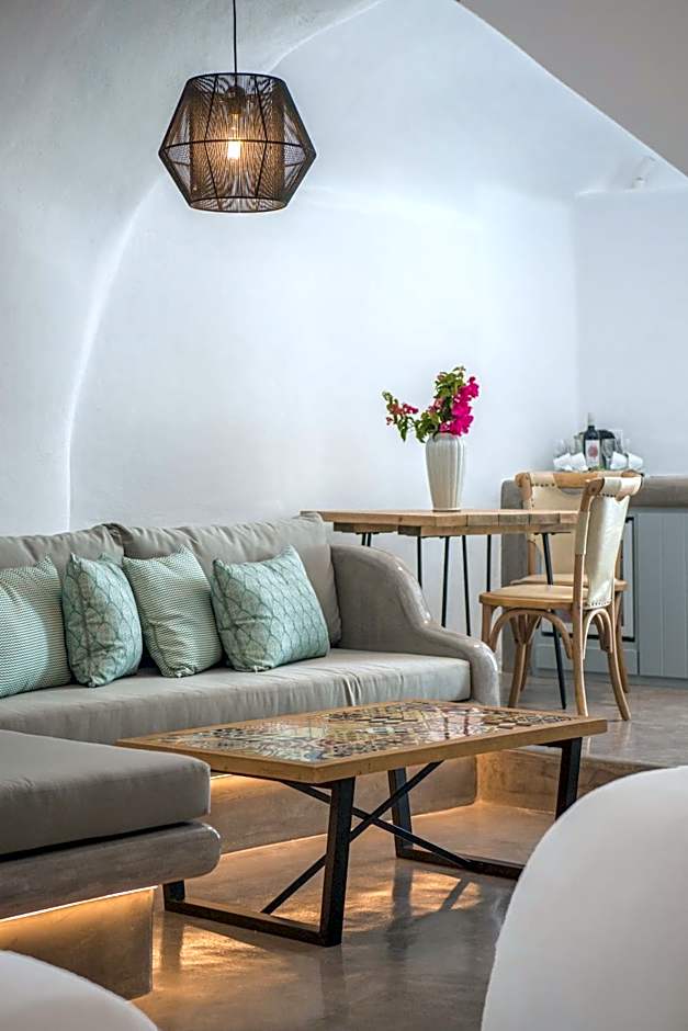 AQUA SERENITY LUXURY SUITES SANTORINI