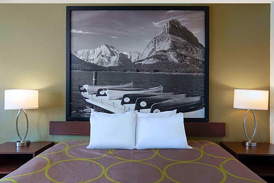 Super 8 by Wyndham Livingston