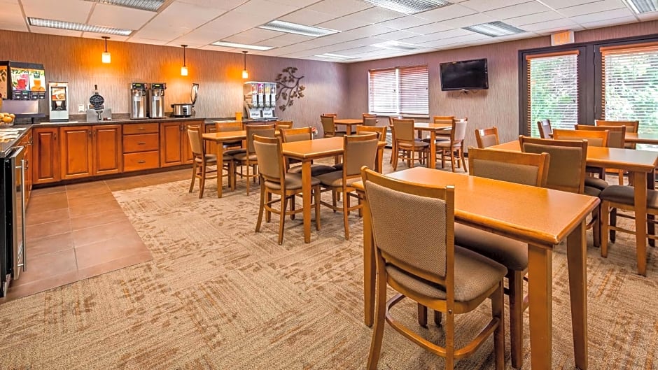 Best Western Plus Concord Inn