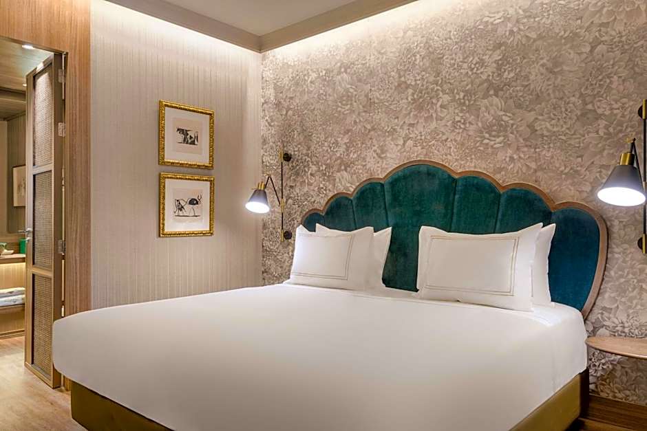 Querencia de Sevilla, Autograph Collection