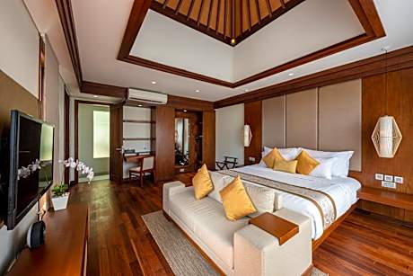 Sleep Staycation Package - One-Bedroom Villa with Private Pool and Hot tub