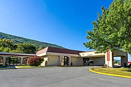 Econo Lodge Inn & Suites - Norton