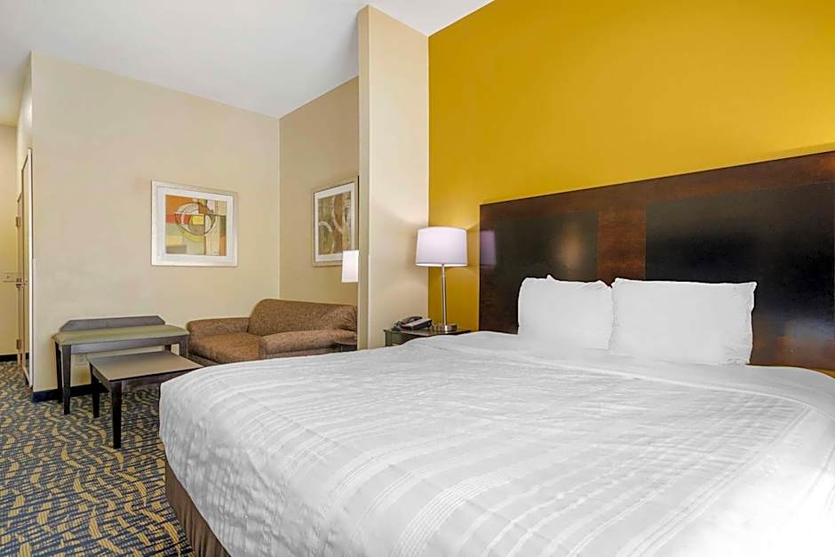 Best Western Plus Brunswick Inn & Suites
