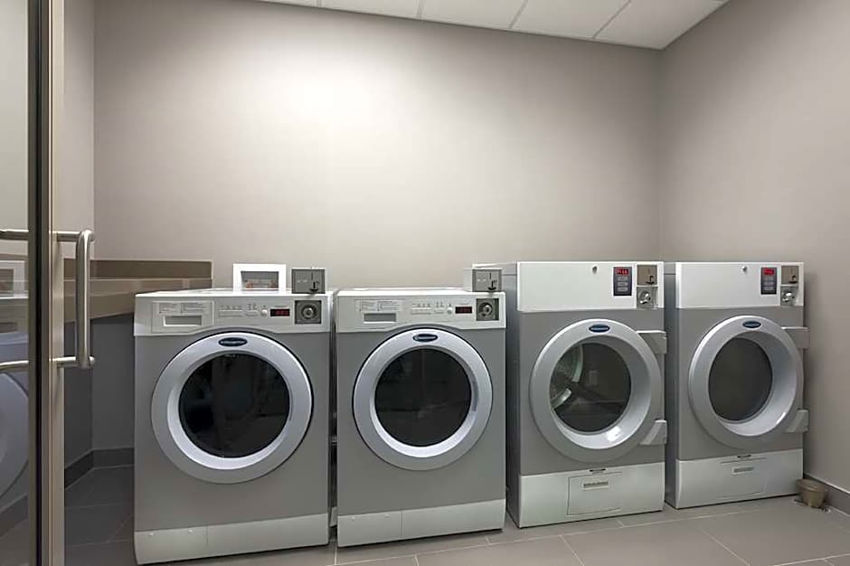 Hampton Inn & Suites by Hilton Airdrie