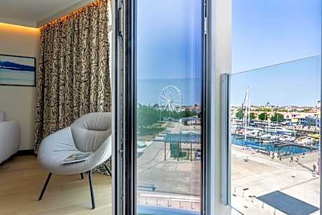 Junior Suite with Harbor View