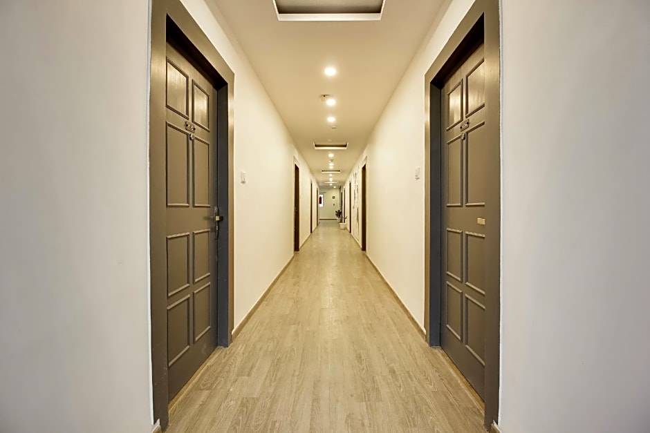 Super Townhouse 359 Begumpet Near Hyderabad Central