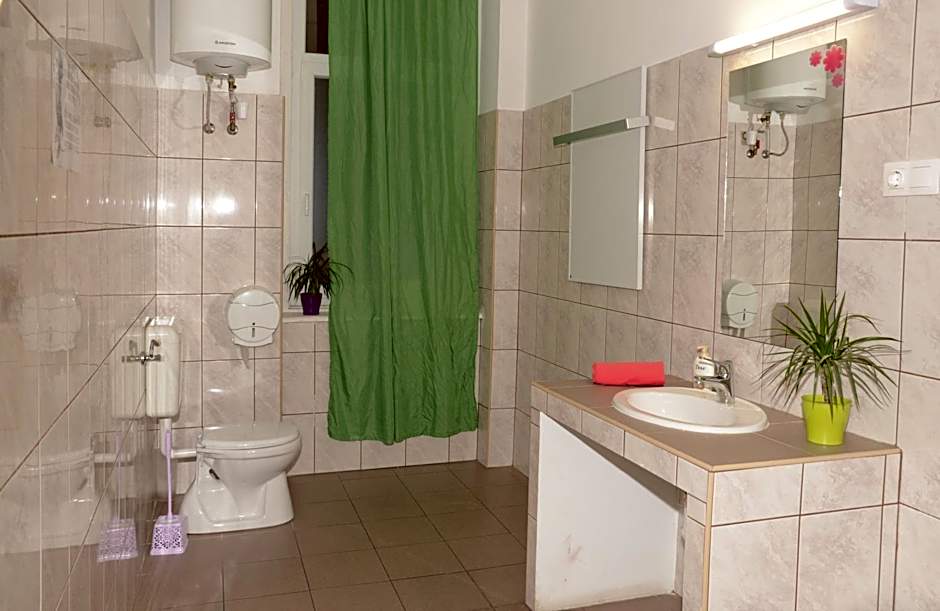 Budapest Party Hostel at Udvarom
