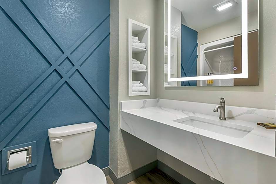 Best Western Plus Revere Inn & Suites