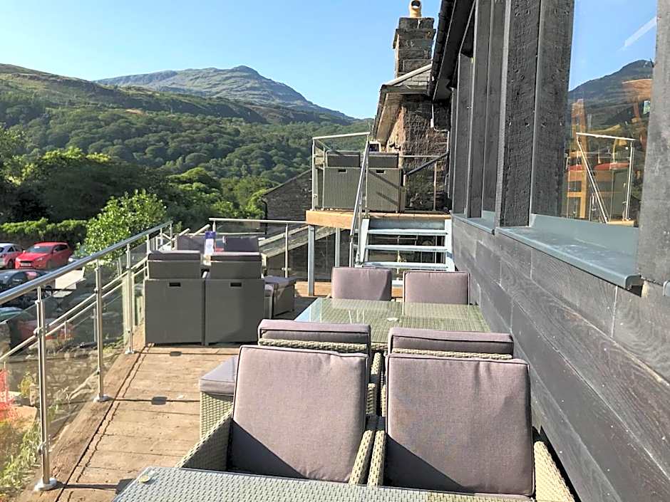 Grapes Hotel, Bar & Restaurant Snowdonia Nr Zip World