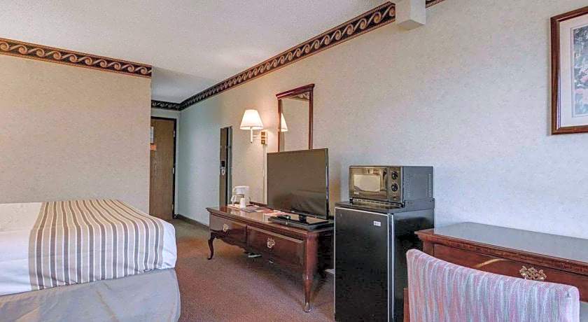 Econo Lodge Inn & Suites El Paso