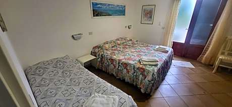 Deluxe Room (2 Adults + 1 Child)
