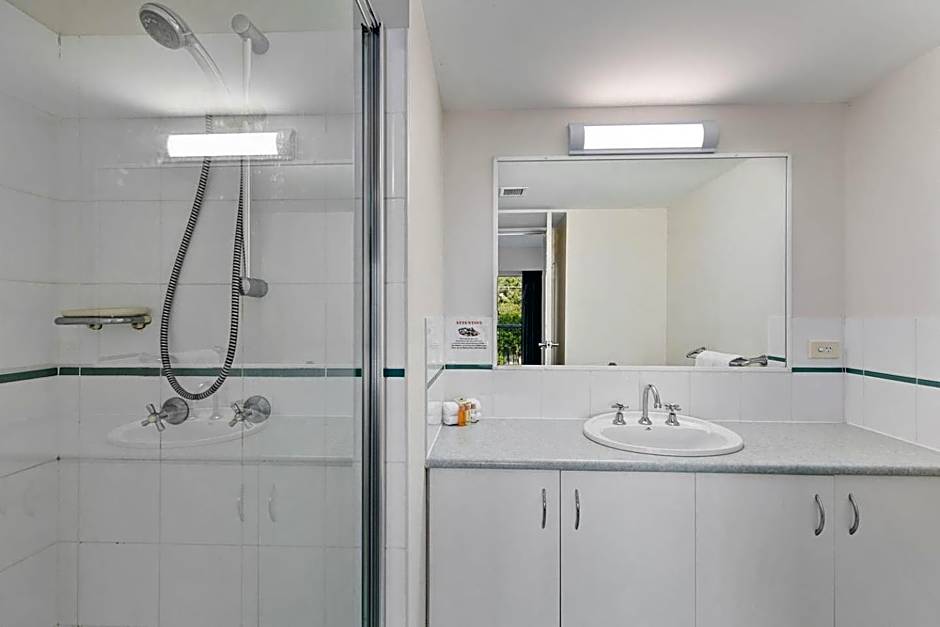 White Crest Apartments