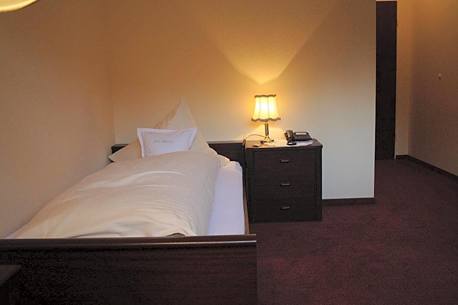 Photo 1 of 4 of Single Room
