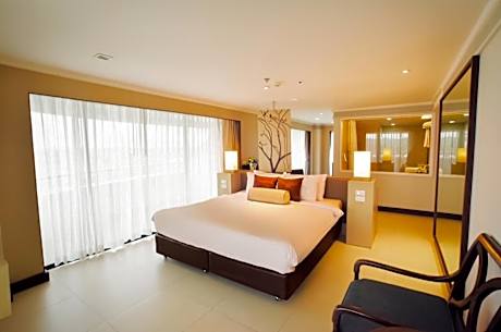 Corner Deluxe Double Room