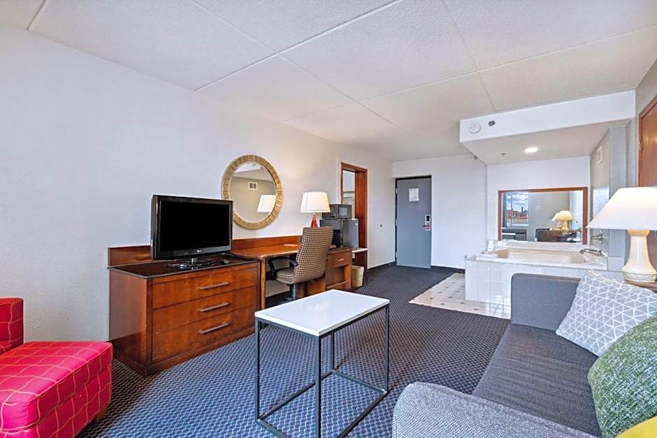 Econo Lodge Inn & Suites Waterloo
