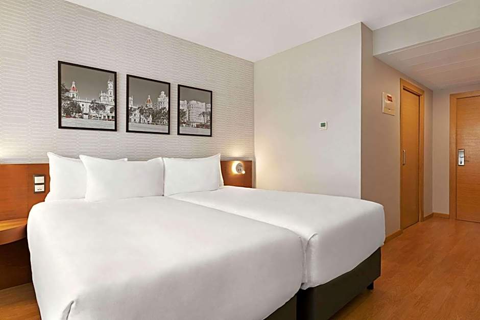 Ramada by Wyndham Valencia Almussafes