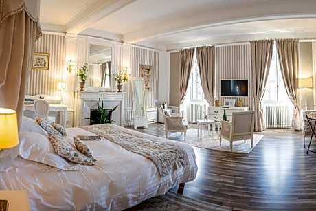 Deluxe King Suite