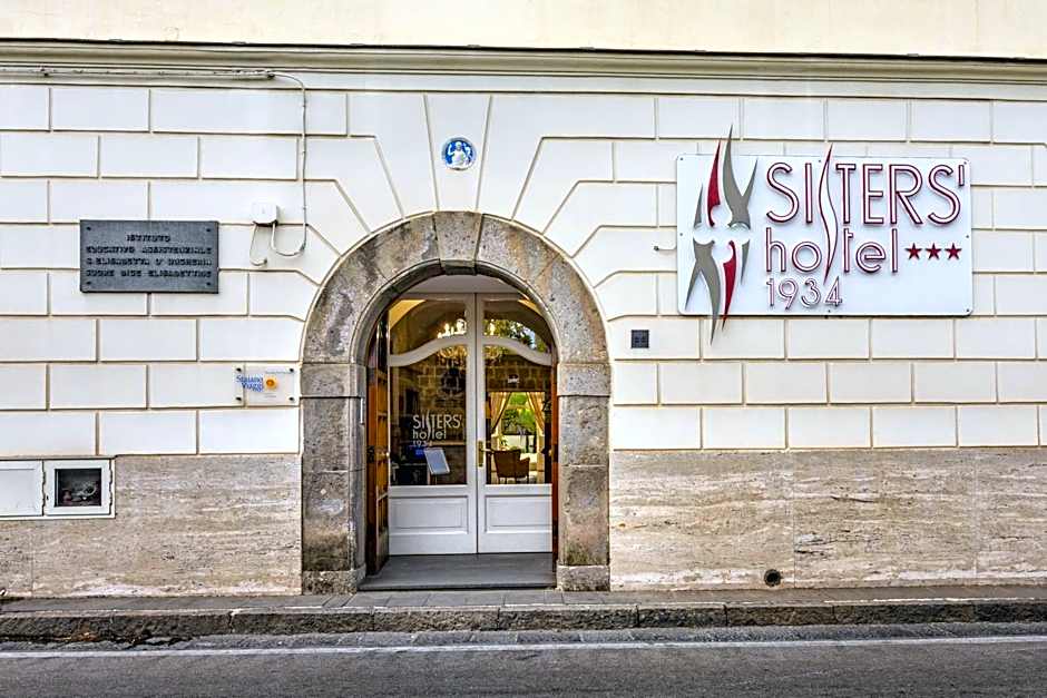 Sisters Hotel
