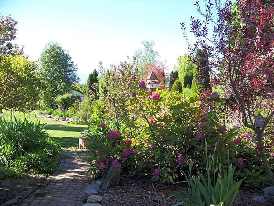 Bavarian Orchard Motel