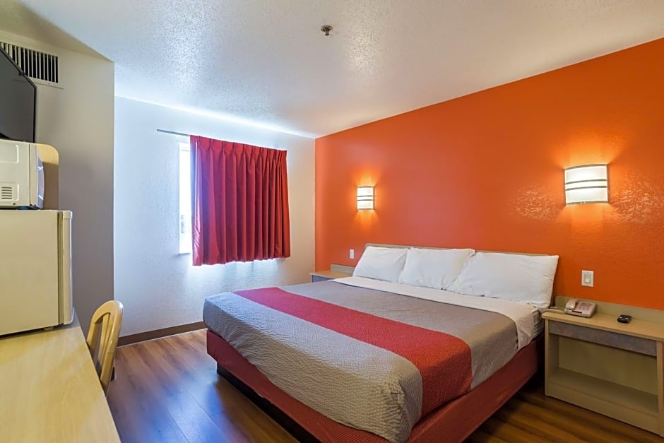 Motel 6-Dale, IN