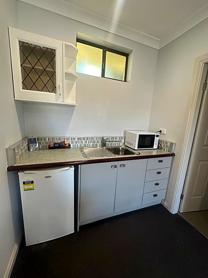 The Aston Motel Tamworth