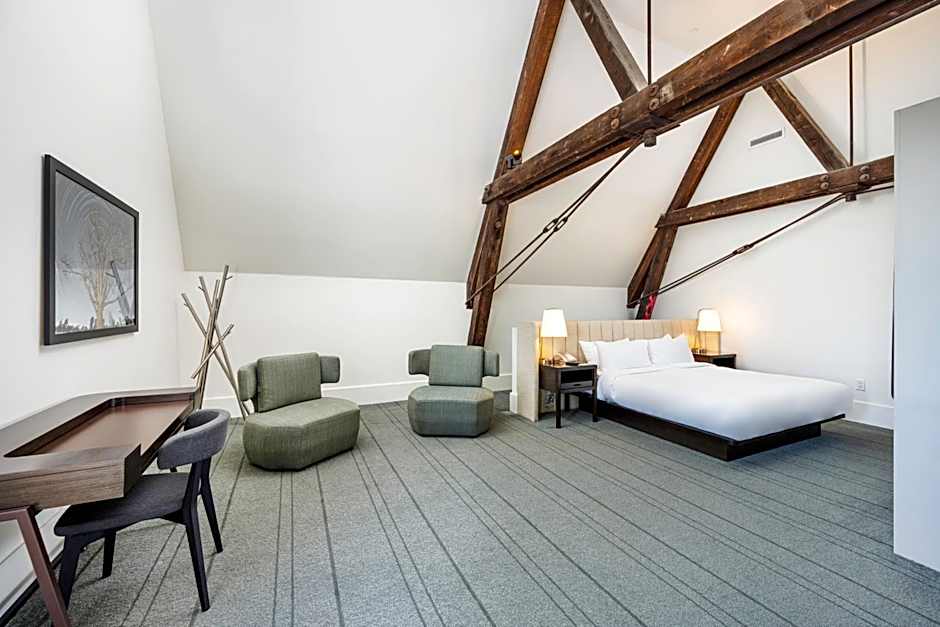 The Richardson Hotel