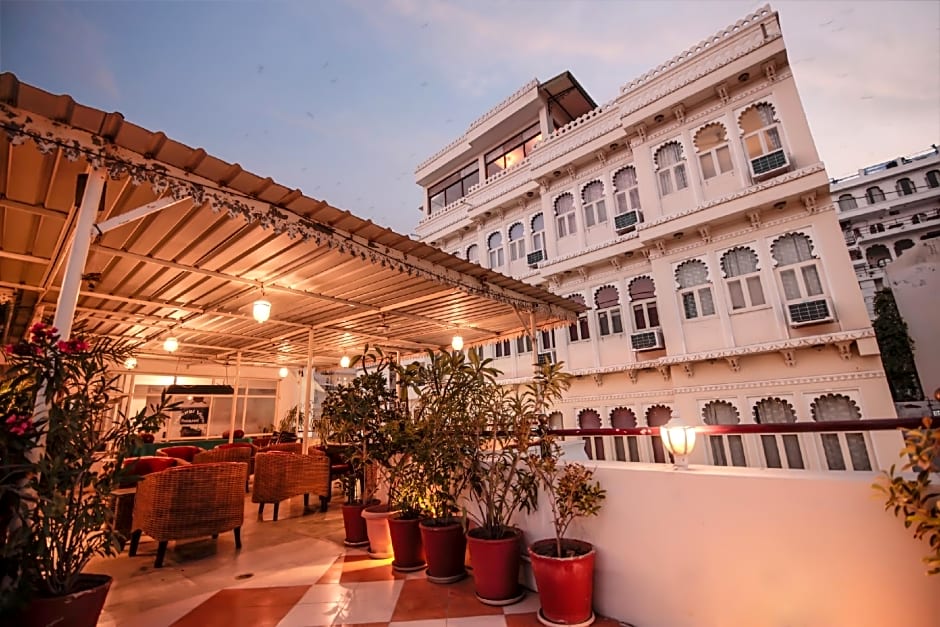 Hotel Devraj Niwas on Lake Pichola Udaipur