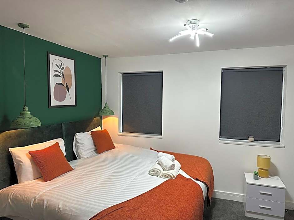Studio & 1 Bedroom Apartments - PE1 - Contractor Friendly - Free Parking - Sofa Beds - Sky TV - Full Kitchen - Washer Dryer - WiFi