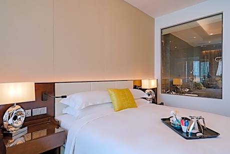 One Bedroom Suite with Lounge Access - Sea View