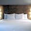 Rodeway Inn & Suites near Outlet Mall - Asheville
