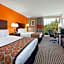 Howard Johnson by Wyndham Arlington Ballpark / Six Flags