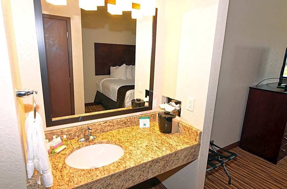 Cobblestone Inn & Suites - Clarion