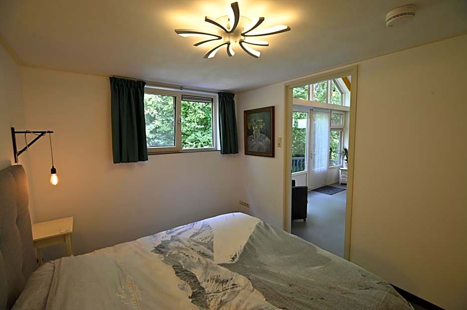 DINOS Bed&Breakfast - Whole Guesthouse