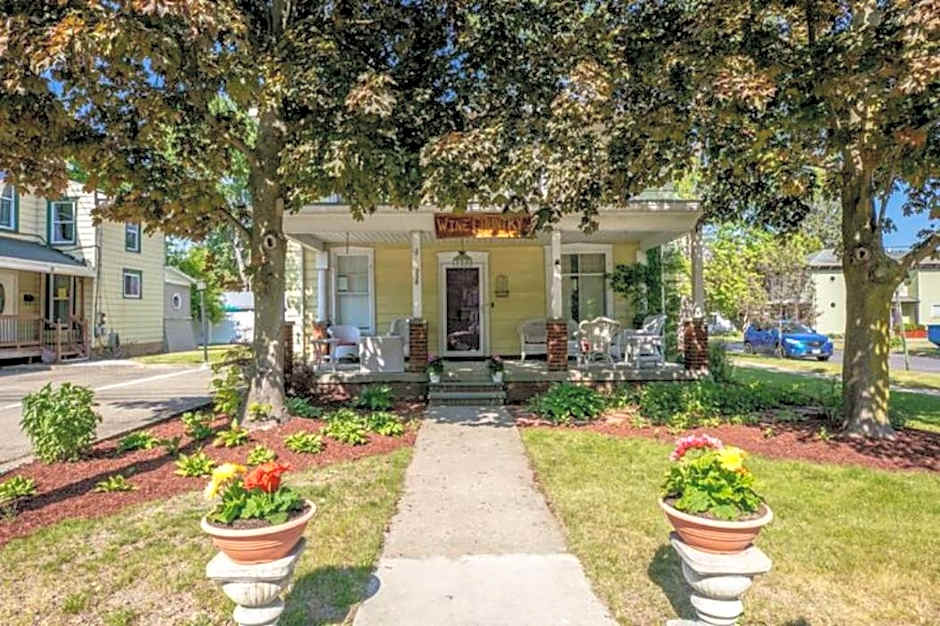 Walk To Parks, Dining & Lake! Game Room! Hot Tub!