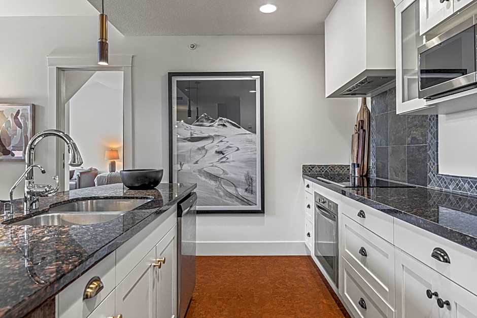 Elevated Penthouse Condo managed by Little Sister Getaways