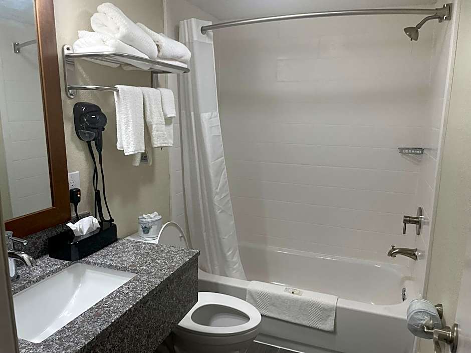 Quality Inn & Suites Spring Lake - Fayetteville near Fort Bragg