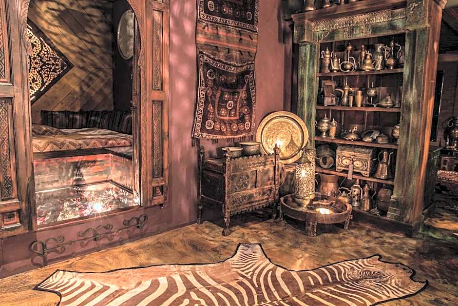 Bijou Hotel / Love and Romance