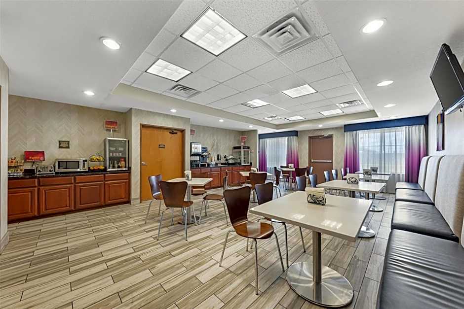 Best Western Plus San Antonio East Inn & Suites