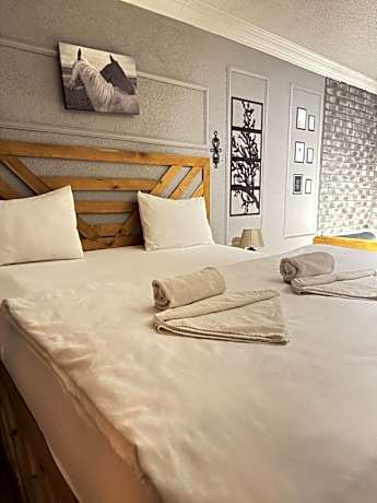 Deluxe - 1 King Bed, Corner Room